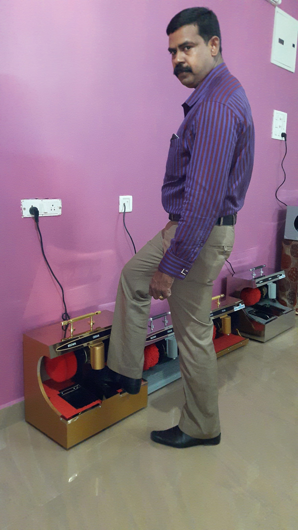 euronics shoe shining machine in Chennai, automatic shoe shiner in Chennai, shoe polish machine for home, shoe polish machine price in Chennai, shoe polish machine with automatic sensor in Chennai supplier